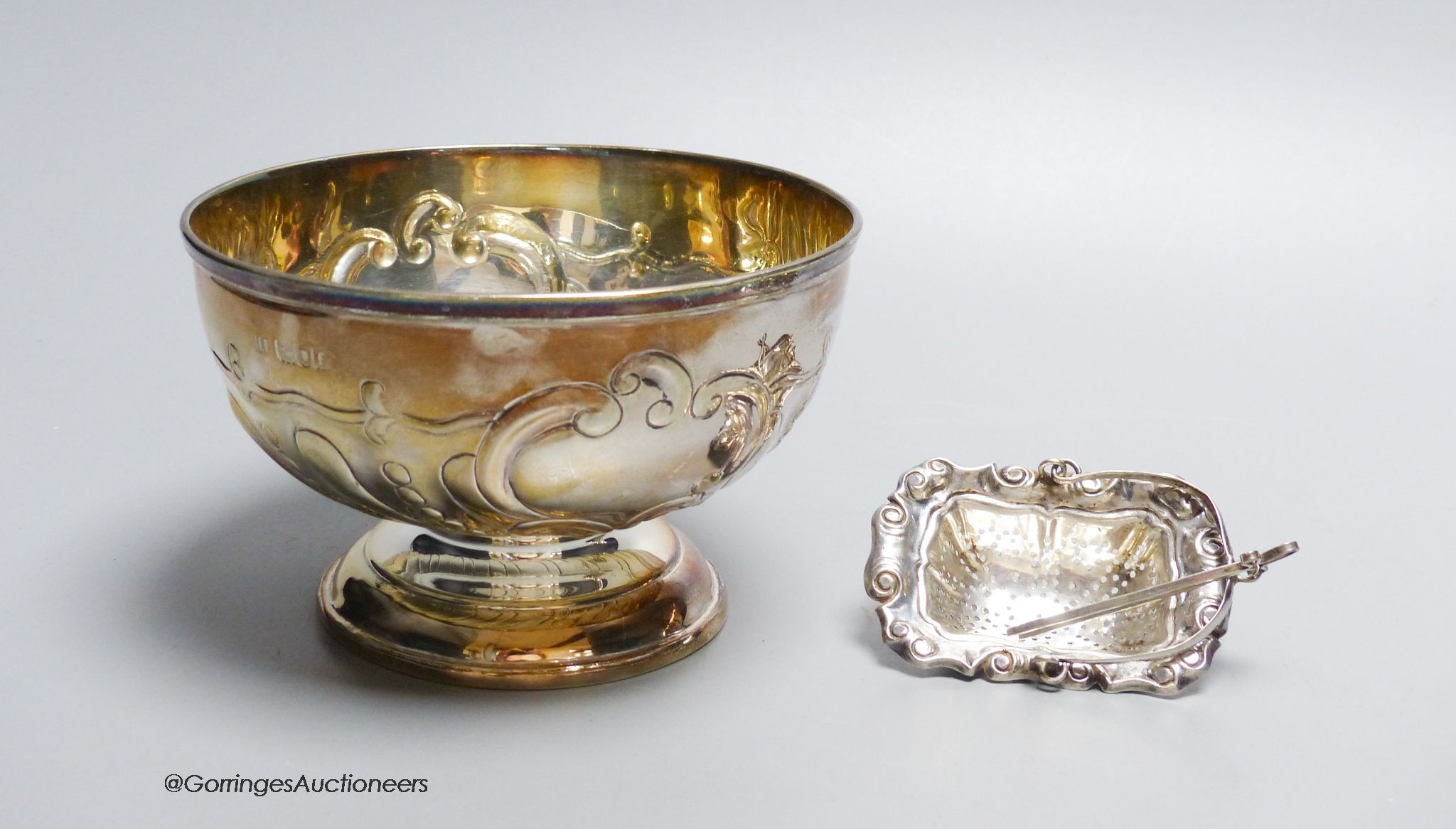 A late Victorian silver pedestal sugar bowl, makers mark HF, London 1901, 7.5oz., 13cm and a white metal tea strainer